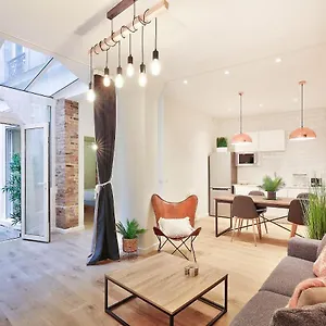 https://luxury-flat-notre-dame.fr-paris.fr